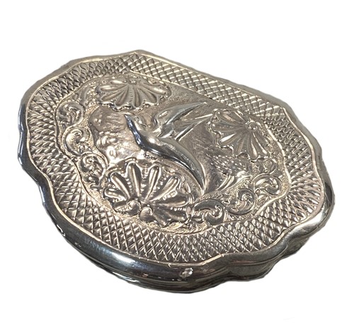 Lot 278 - A Victorian silver snuff box
