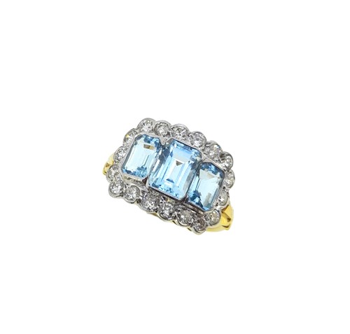 Lot 34 - An aquamarine and diamond cluster ring
