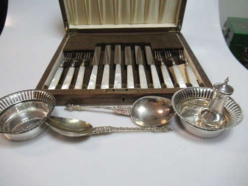 Lot 351 - A pair of silver bon bon dishes, a cased set...