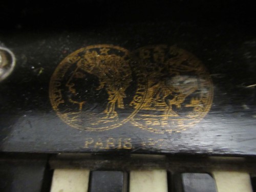 Lot 224 - An early 20th century busker's organ
