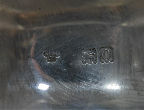 Lot 446 - An Edward VII silver tea caddy