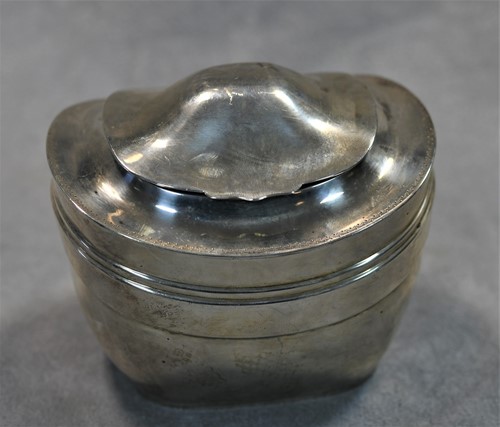 Lot 446 - An Edward VII silver tea caddy