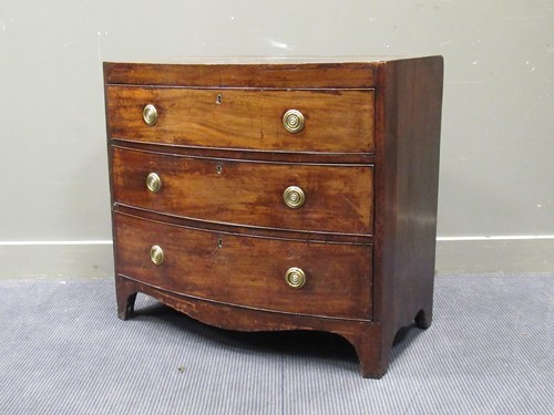 Lot 598 - A Regency mahogany bowfront chest of drawers,...