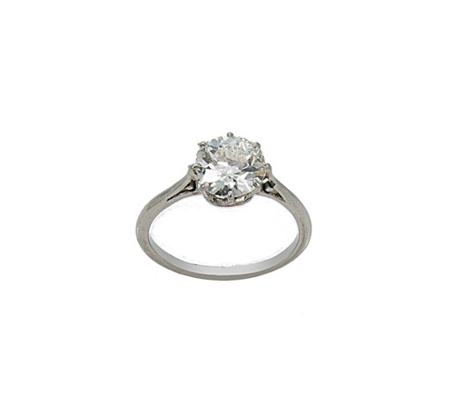 Lot 208 - A diamond solitaire ring
