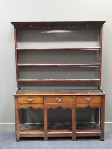 Lot 644 - An oak dresser and rack