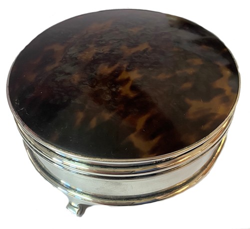 Lot 302 - A Victorian silver dressing table trinket box