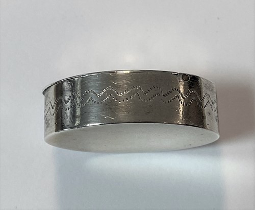 Lot 277 - A George III 18th century silver pill box, mark of Samuel Pemberton, together with an unusual Dutch metalwares silver vinaigrette