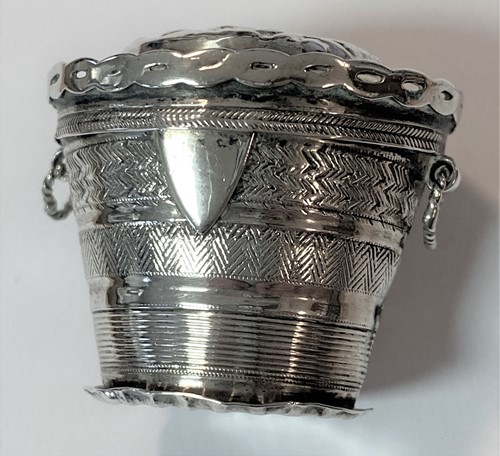 Lot 277 - A George III 18th century silver pill box, mark of Samuel Pemberton, together with an unusual Dutch metalwares silver vinaigrette