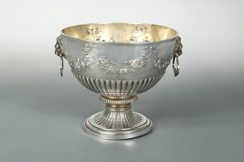 Lot 412 - A Victorian silver punch bowl