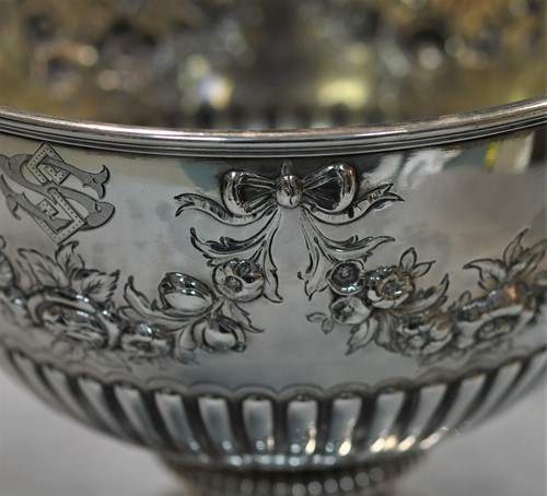 Lot 412 - A Victorian silver punch bowl