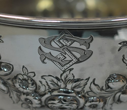 Lot 412 - A Victorian silver punch bowl