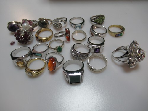 Lot 322 - A hallmarked 9ct gold and diamond ring, and a...