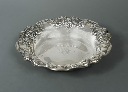 Lot 340 - An early 20th century American metalwares silver fruit bowl