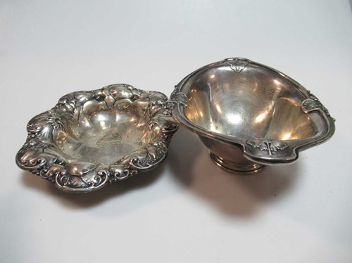 Lot 342 - A collection of American metalware silver...