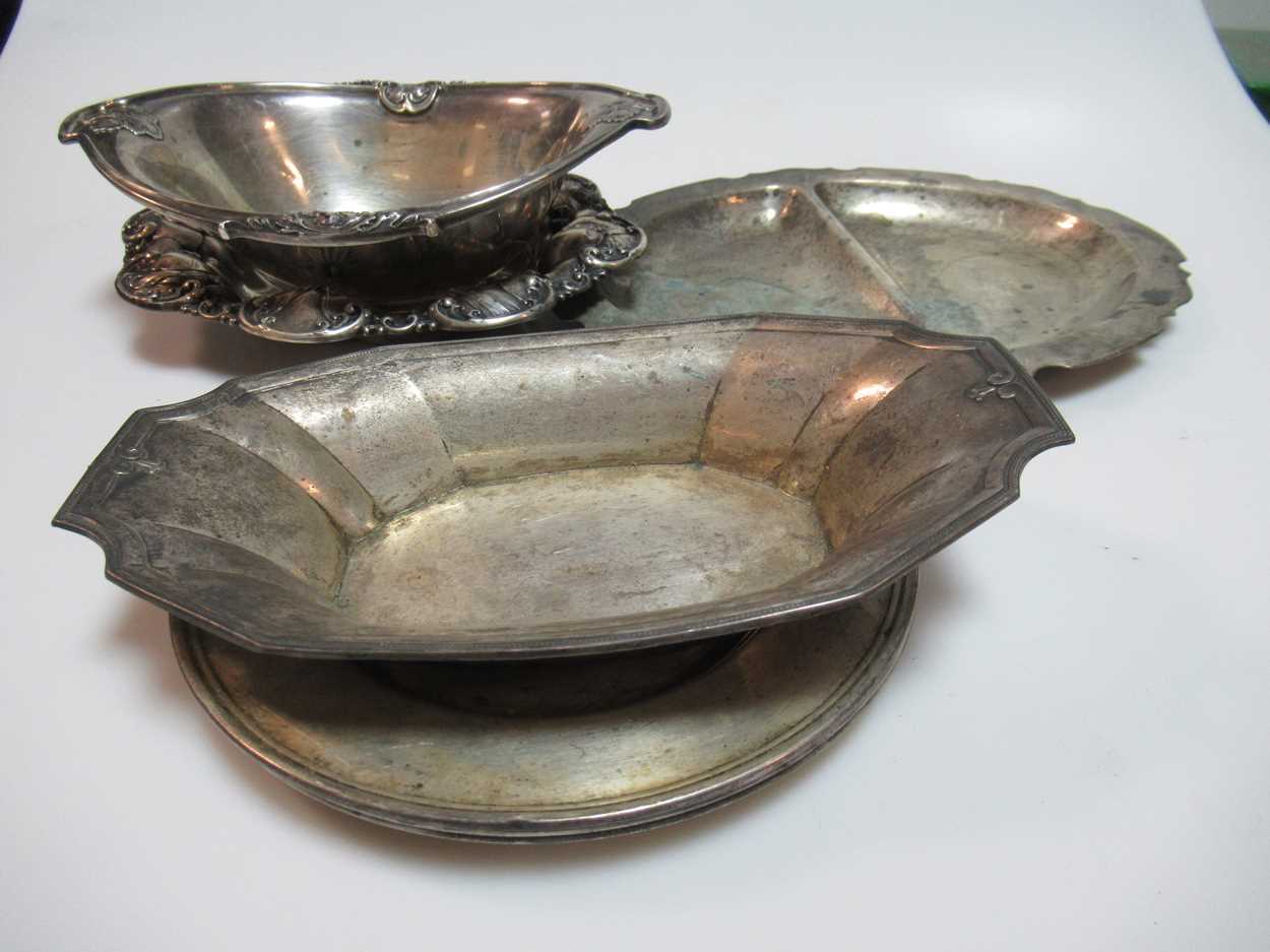 Lot 342 - A collection of American metalware silver...