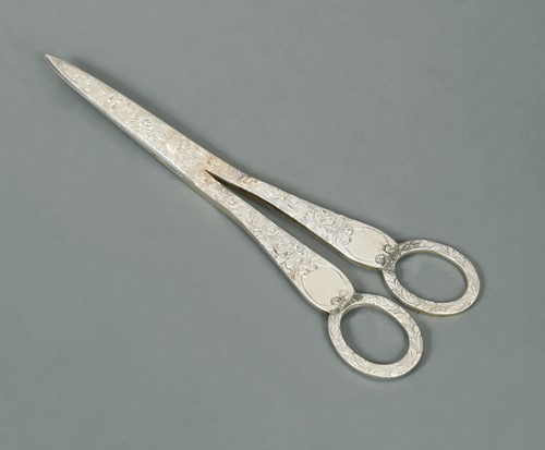 Lot 406 - A pair of Victorian silver grape scissors