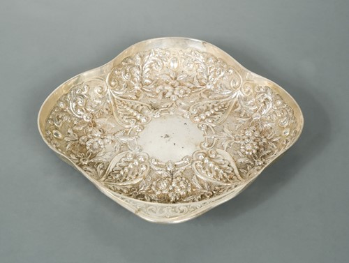 Lot 415 - A Victorian silver fruit bowl