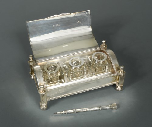Lot 400 - A Victorian silver desk inkstand