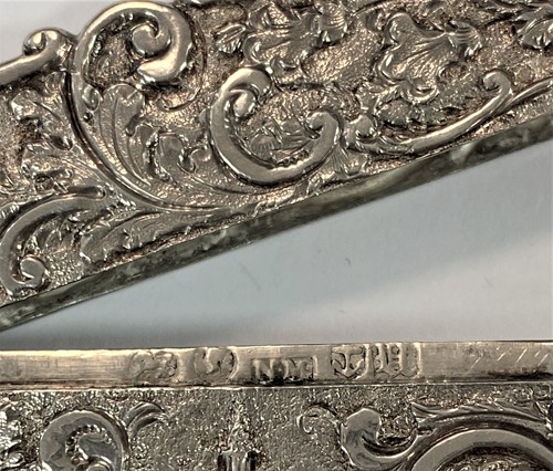 Lot 282 - A Victorian silver 'Castle Top' style hinged card case, mark of Nathaniel Mills