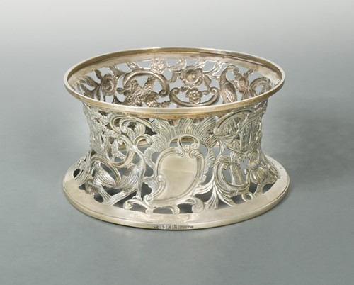 Lot 506 - Dublin - A Victorian silver dish ring