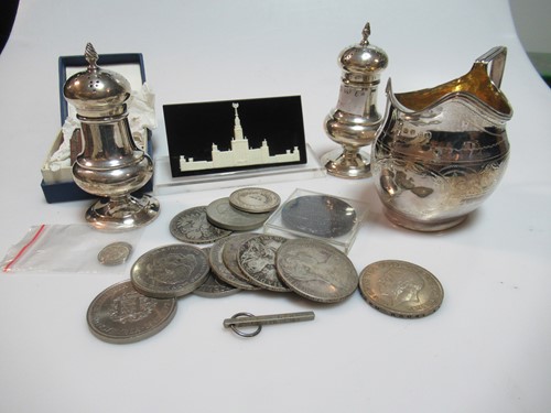 Lot 341 - A silver cream jug and a pair of silver...
