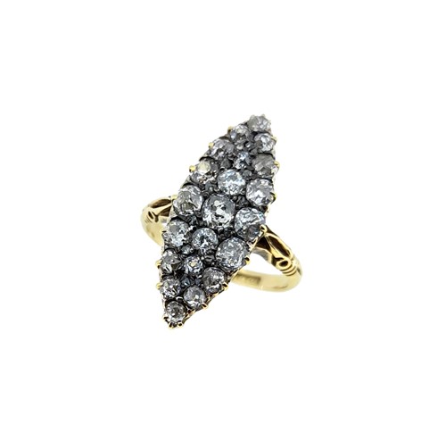 Lot 165 - A Victorian diamond cluster ring