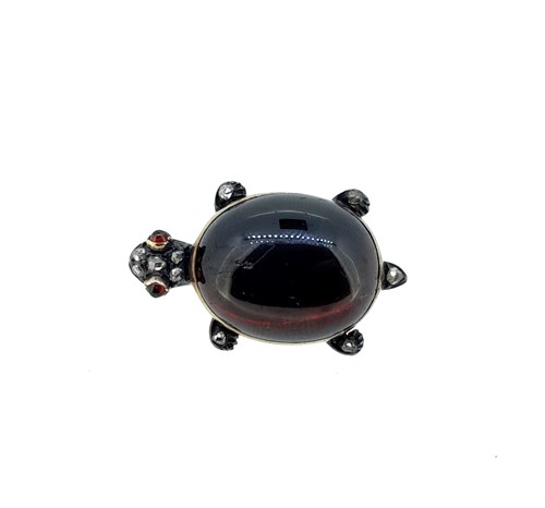 Lot 30 - A garnet and diamond turtle brooch