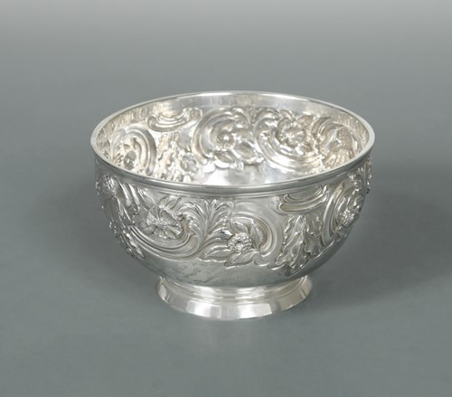 Lot 435 - An Edward VII silver rose bowl
