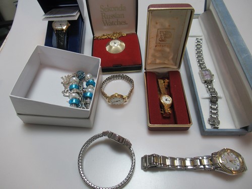 Lot 321 - A collection of costume jewellery and watches