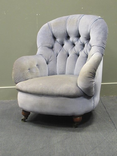 Lot 651 - A Victorian spoonback nursing chair, button...