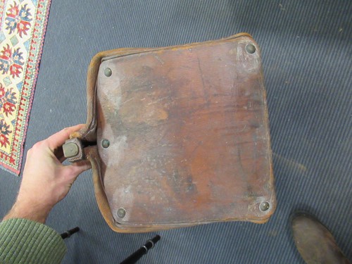 Lot 173 - A leather gladstone bag, two other leather...