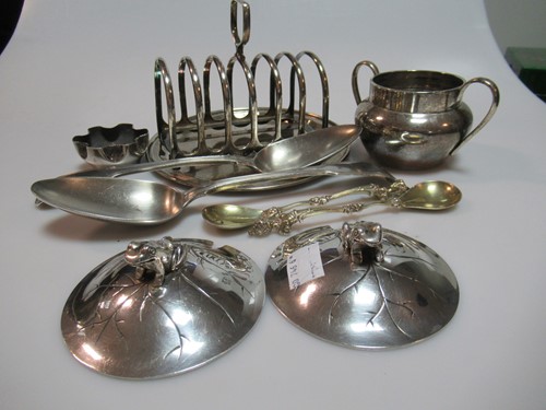 Lot 339 - A collection of silverware including toast...