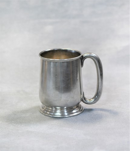 Lot 475 - A 20th century silver child's tankard