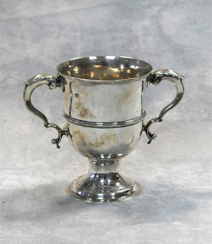 Lot 381 - A George III 18th century silver two handled trophy cup