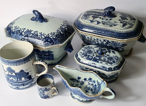 Lot 114 - A collection of Chinese export blue and white porcelain, Qianlong (1735-1796)