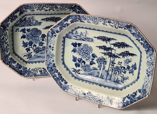 Lot 115 - A pair of Chinese blue and white export dishes, Qianlong (1735-1796)