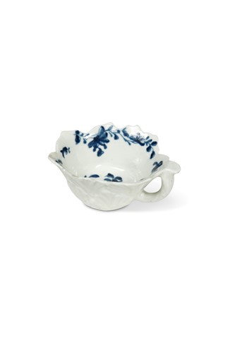 Lot 412 - An 18th century Worcester blue and white pickle dish, circa 1755