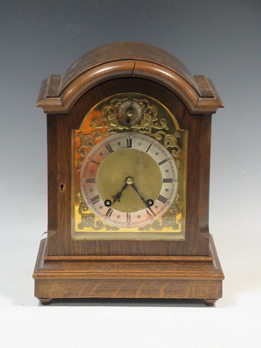 Lot 164 - An early 20th oak mantle clock, with arched form