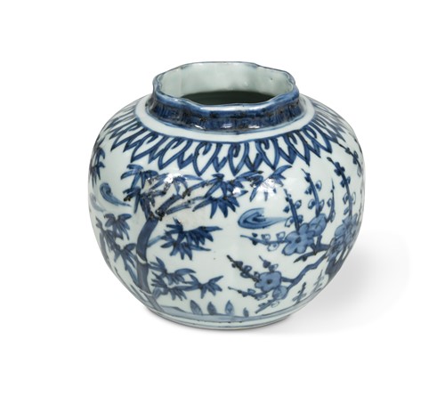 Lot 99 - A Chinese blue and white porcelain vase, Ming Dynasty, Wanli, late 16th century