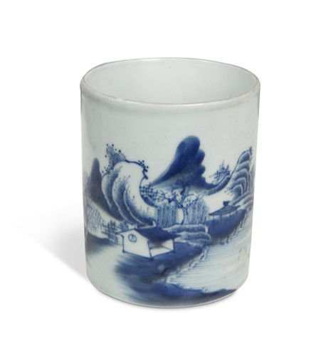Lot 98 - A Chinese blue and white porcelain small brushpot, late 19th/early 20th century