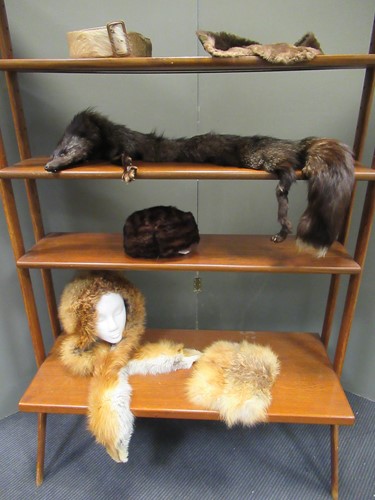Lot 222 - Fur items to include stole, hat and matching...