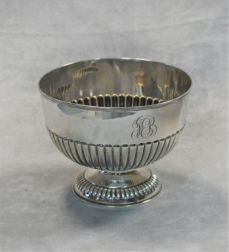 Lot 448 - An Edward VII silver rose bowl