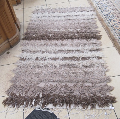 Lot 763 - A modern hand woven wool rug 200 x 110cm