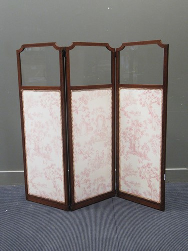 Lot 622 - An Edwardian crossbanded mahogany three panel...