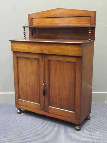 Lot 502 - A Regency mahogany cathedral arch raised back...