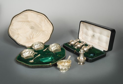 Lot 532 - A set of four Edward VII silver salts and spoons, together with 4 later silver pepperettes