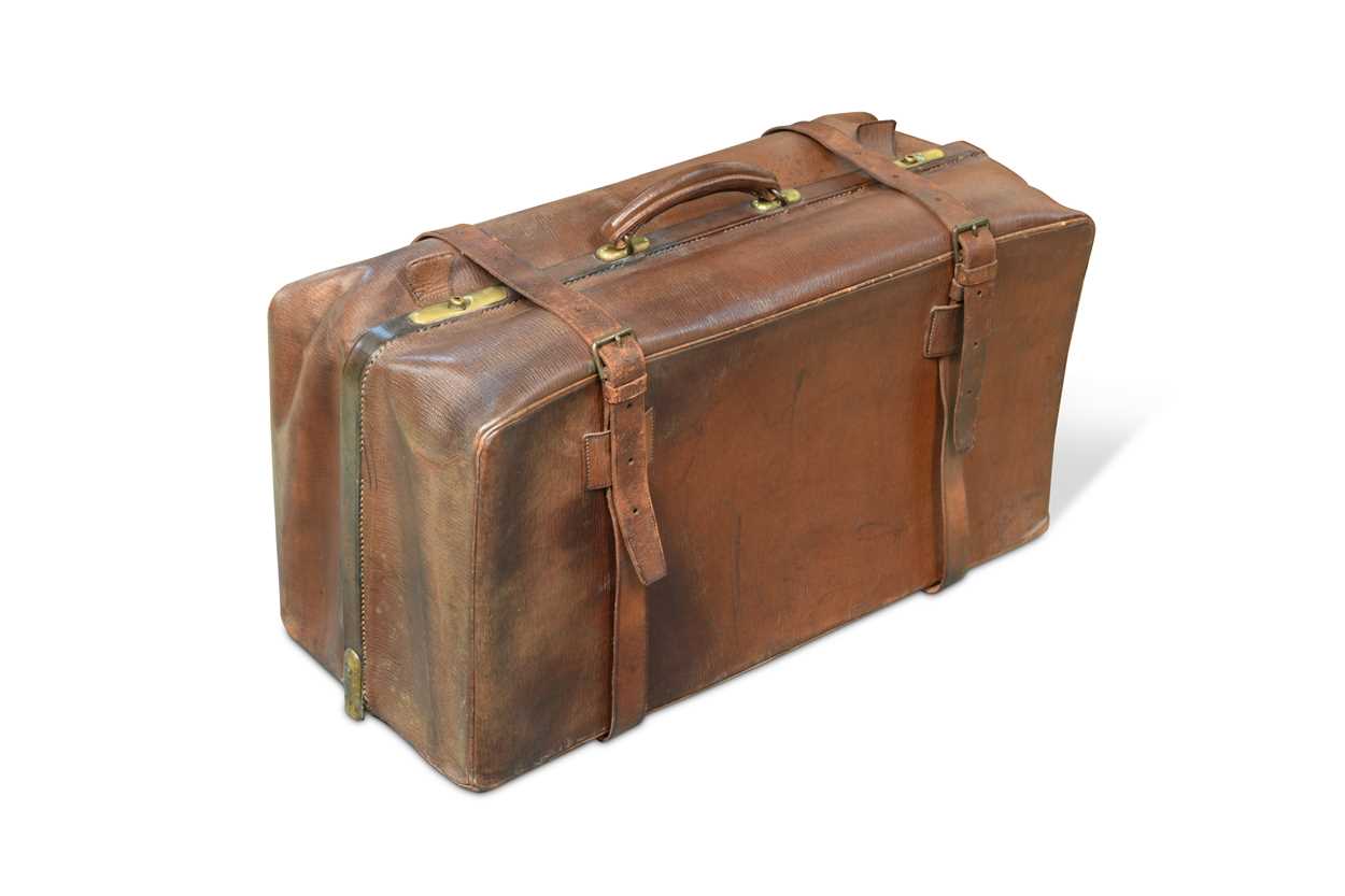 Lot 594 - An Edwardian oak grain leather Gladstone/overnight bag