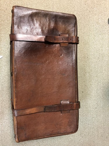 Lot 594 - An Edwardian oak grain leather Gladstone/overnight bag