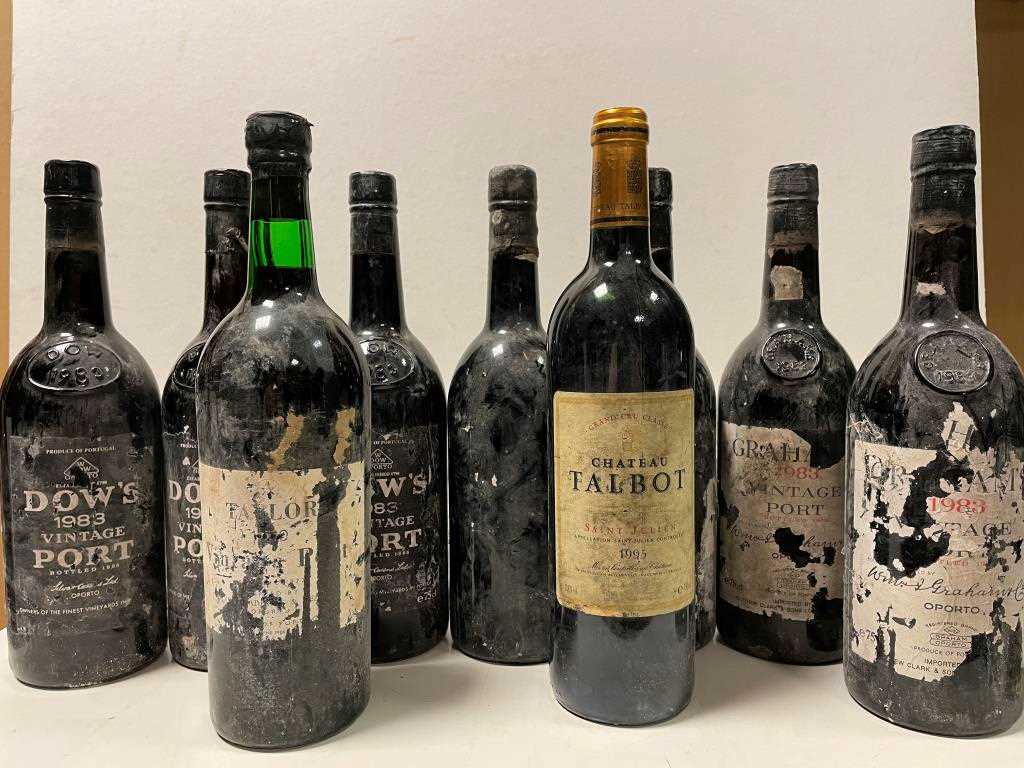 Lot 1261 - Vintage port, 8 bottles. Warre's 1977 (1);...