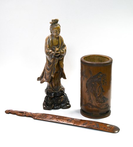 Lot 89 - A Japanese carved bamboo brush pot, 19th century